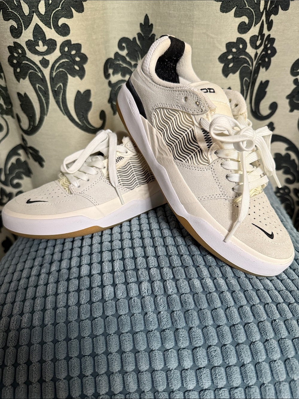 Nike SB ISHOD Summit White and Black Low-Top Sneakers with Gum Outsole